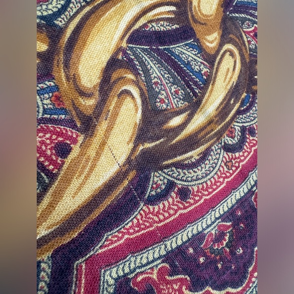 LOT 1546 HUGE CHANEL SILK CASHMERE SCARF 35 inches - Picture 5 of 16